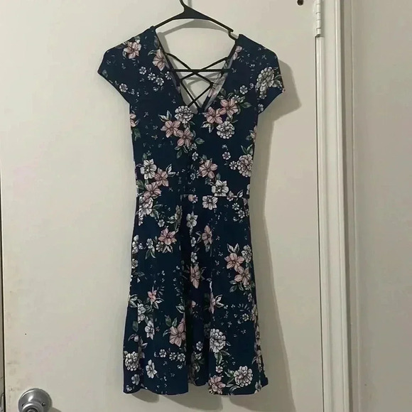 Aeropostale Floral V-Neck Laced-Back Fit & Flare Dress Size S - Picture 5 of 11